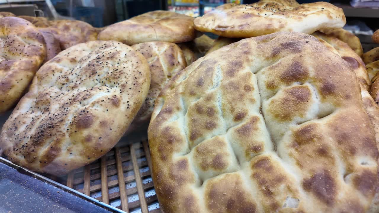 variedad de pide turco y panes planos