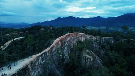 Vista-Aérea-Del-Cañón-Pai,-Formado-Por-La-Erosión,-El-Viento-Y-El-Agua-En-Tailandia.