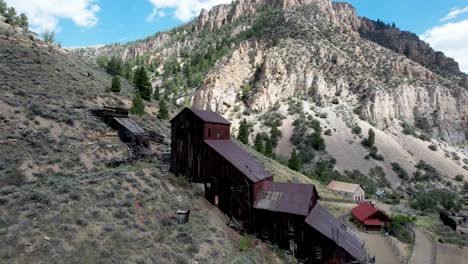 abandoned bayhorse mine in idaho rocky mountain range