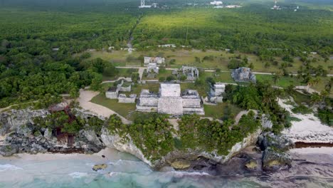 Zona-Arqueologica,-Vista-Aerea,-Tulum