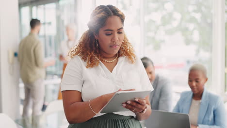 Tablet,-Digitales-Marketing-Oder-Frauennetzwerk