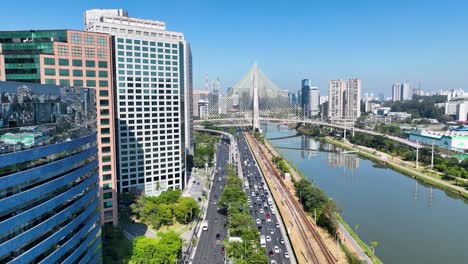 Puente-Atirantado-En-El-Centro-De-Sao-Paulo,-Brasil