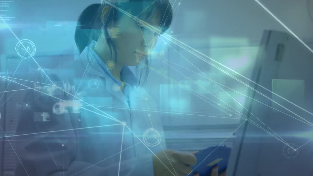 animación de conexiones sobre una trabajadora de laboratorio biracial con una tableta