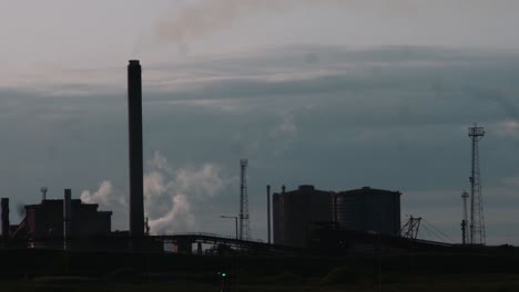 Toma-Cinematográfica-Del-Amanecer-De-La-Zona-Industrial-De-La-Fábrica