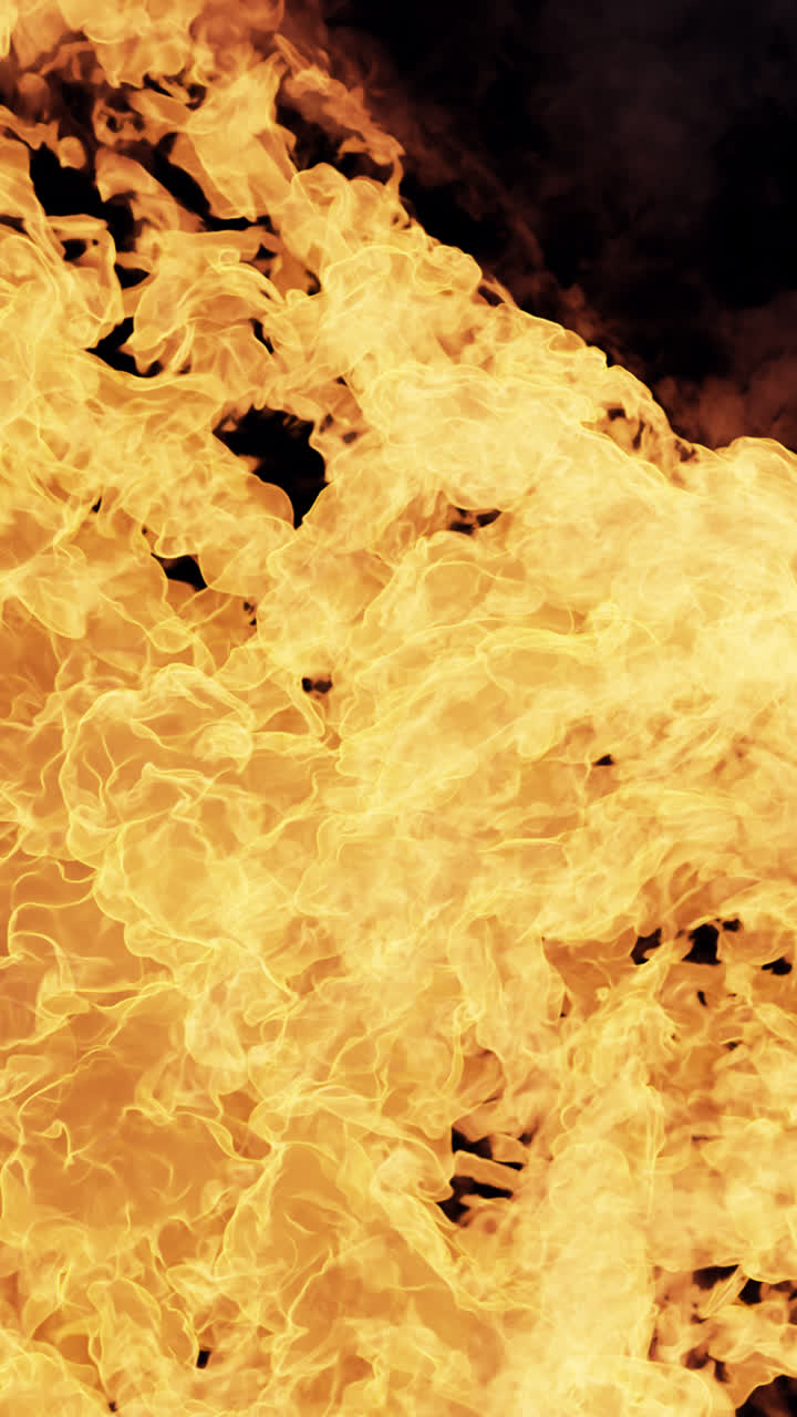 Fiamme e fuoco intensi che esplodono su sfondo nero