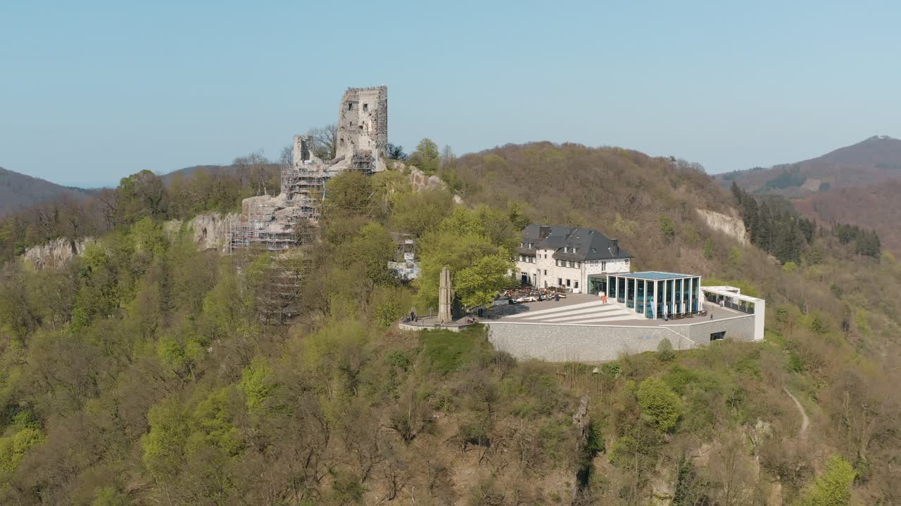 무인 항공기 - bonn - königswinter 25p 근처의 강 라인 siebengebirge와 폐허 drachenfels의 공중 샷