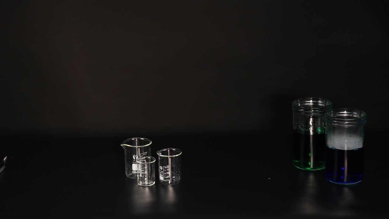 Beakers with dry ice create smoke and evaporation