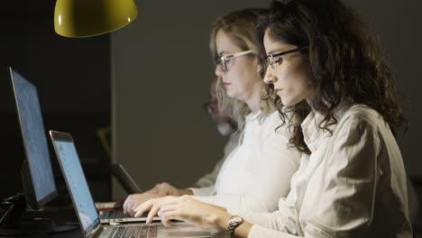 Professional-focused-business-people-using-laptops