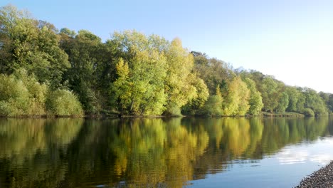 Impresionante-Foto-De-Una-Hermosa-Escena-De-Otoño