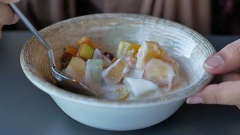 fruit salad with yogurt