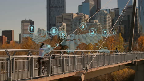 animación del mapa del mundo y los símbolos de bitcoin sobre el paisaje urbano