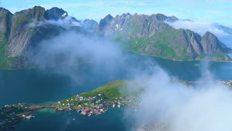lofoten es un archipiélago en el condado de nordland, noruega.