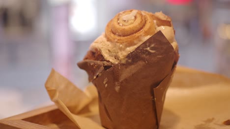 cinnamon roll cupcake