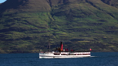 Historic-coal-fired-steamship-TSS-Earnslaw-cruising-on-Lake-Wakatipu,-Queenstown