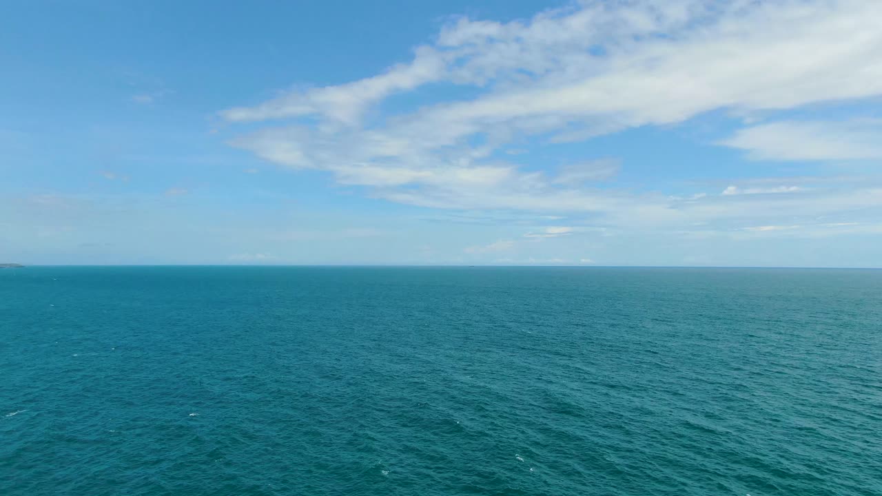 인도양의 잔잔한 청록색 물, 조감도