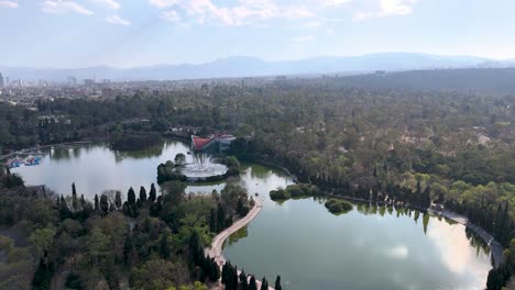 Drohnenaufnahme-Vom-Start-Im-Chapultepec-Park-In-Mexiko-Stadt