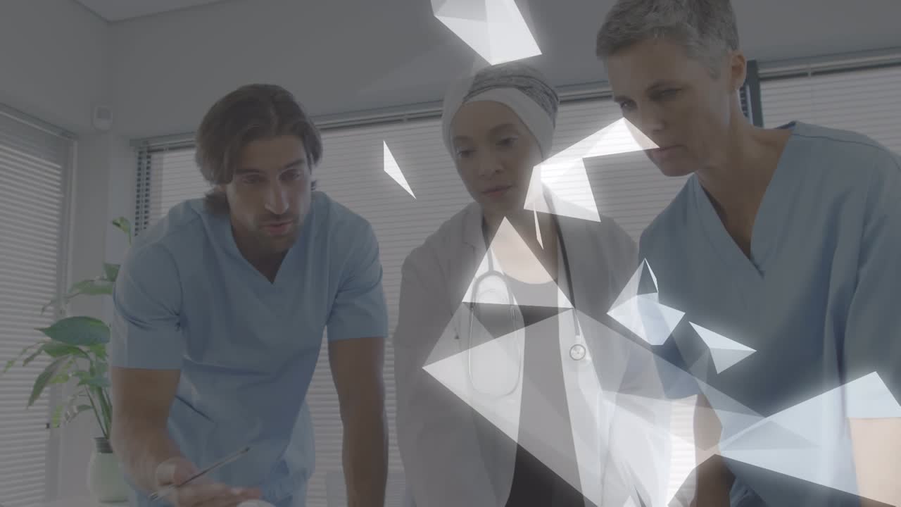 Animazione di forme su diversi medici che usano un laptop