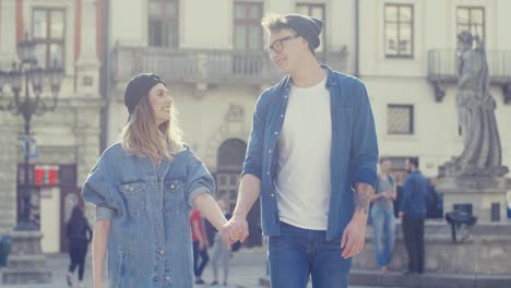 Hipster-Couple-Walking-And-Holding-Hands-In-The-Street