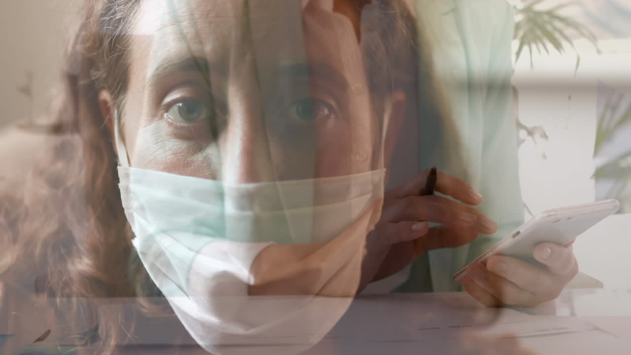 마스크를 쓴 여자를 상대로 일하는 여자.