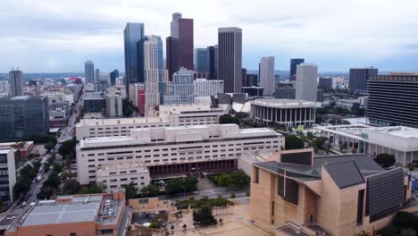 tomada de avión no tripulado del centro de los ángeles y la catedral de nuestra señora de los ángeles