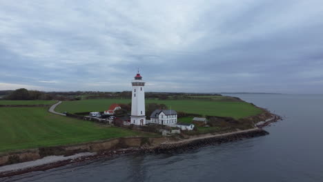 Kleine-Insel-Mit-Wunderschöner-Natur