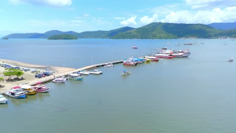 Paraty,-Rio-De-Janeiro-Rj,-Brasil,-Revelar,-Imágenes-De-Drones,-Puerto-De-Botes-Artesanales,-Caisao