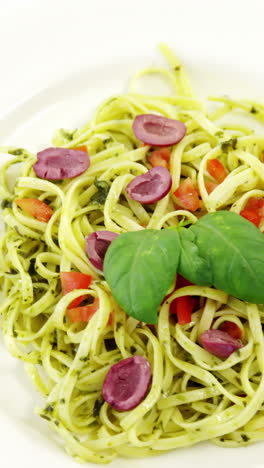 primer plano de pasta cocida en un plato