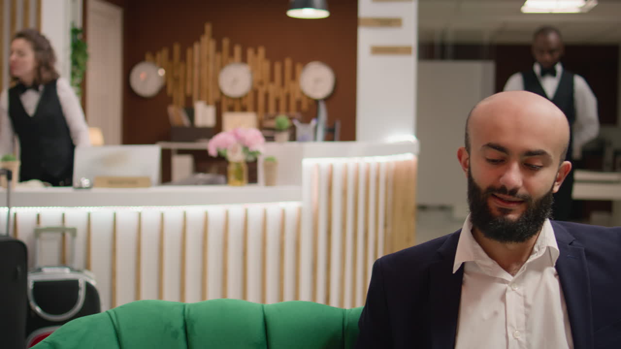 Soci che si riuniscono per consolidare la partnership