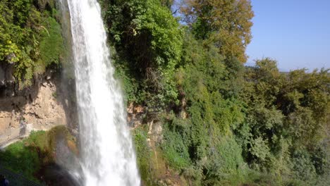 Cascadas-De-Edessa-Grecia,-Filmación-Manual-En-Tiempo-Real-4k