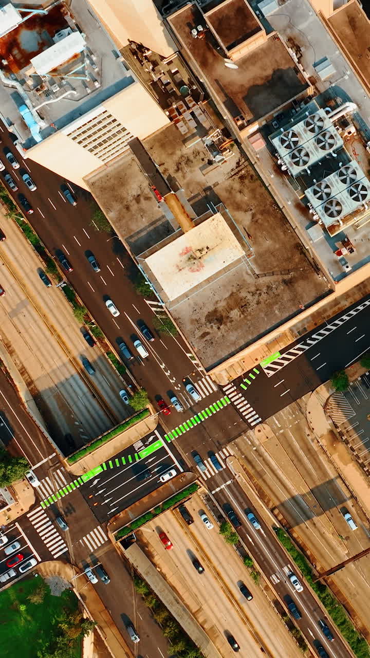 Lively traffic on the roads of Philadelphia, Pennsylvania, USA. Flying over the tops of the buildings at daytime. Vertical video