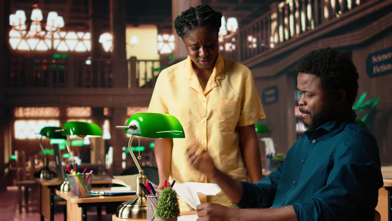 아프리카계 미국인 학자 팀은 학습 어려움에 대해 걱정하고 불안해합니다.