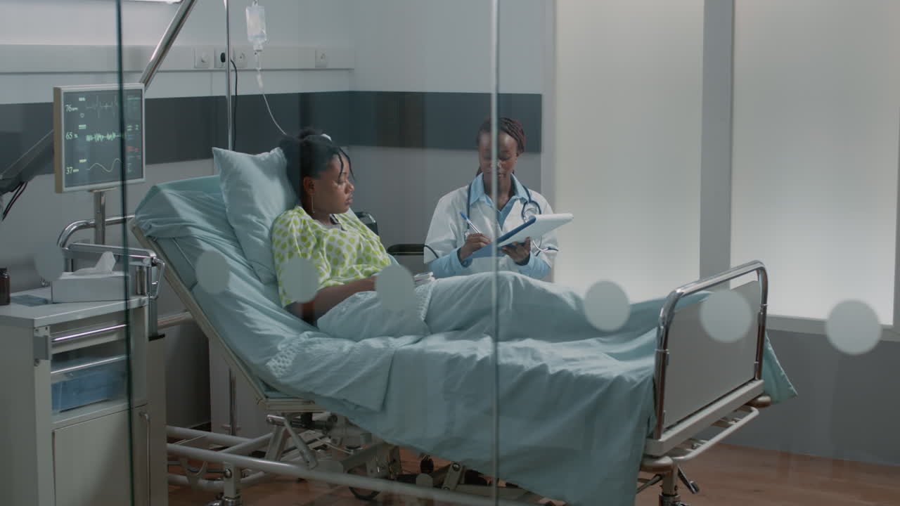 Patient and medic discussing about healthcare treatment