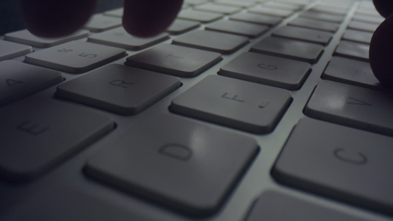 컴퓨터를 사용하는 사람