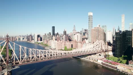 Queensboro-Bridge-Und-Midtown-Manhattan,-New-York