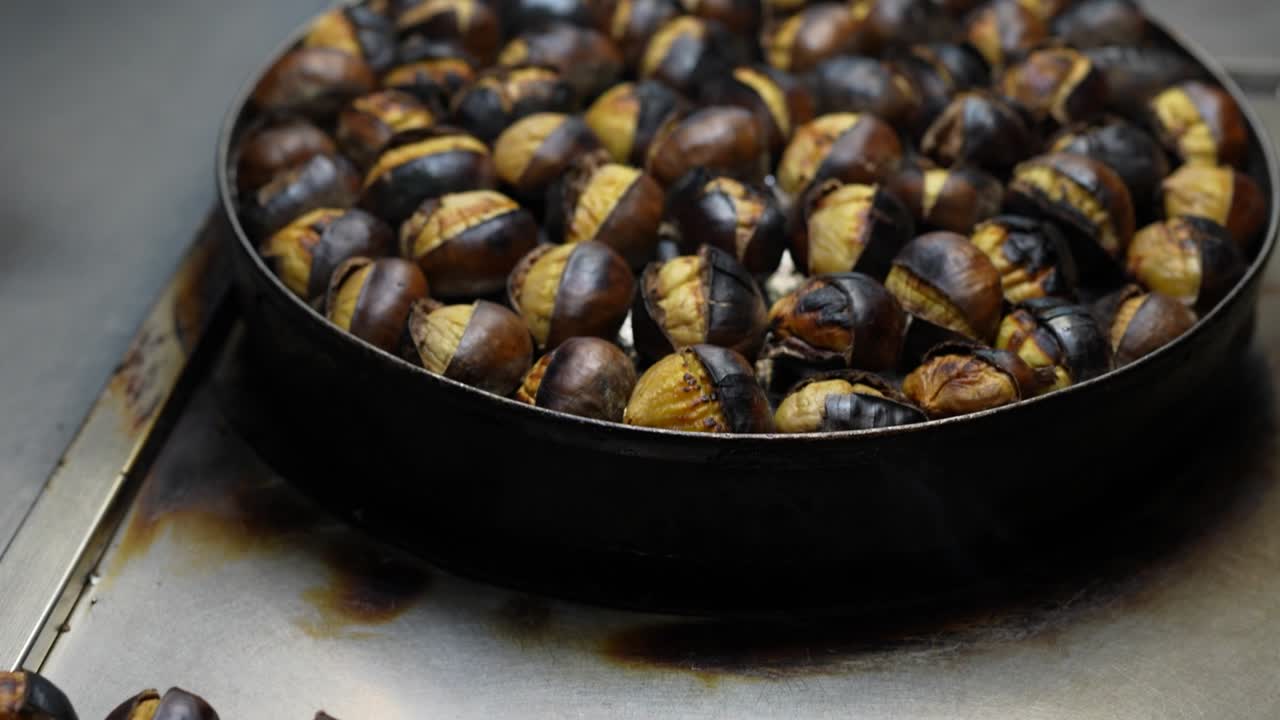 Grill Chestnut Street Food Video, Eminonu Square Fatih, Istanbul Turkey