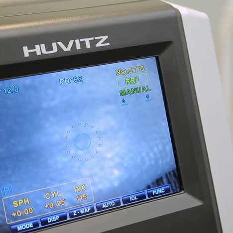 eye examination process using keratometer and huvitz equipment