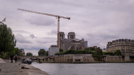 Zeitraffer-Von-Notre-Dame-Paris,-Das-Gerade-Repariert-Wird