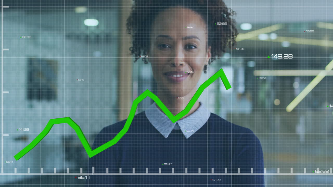 Animation von Datenverarbeitung und Diagrammen über lächelnder Geschäftsfrau im Büro