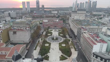 Escena-Aérea-De-Drones-De-La-Plaza-De-Mayo-Y-La-Casa-Rosada