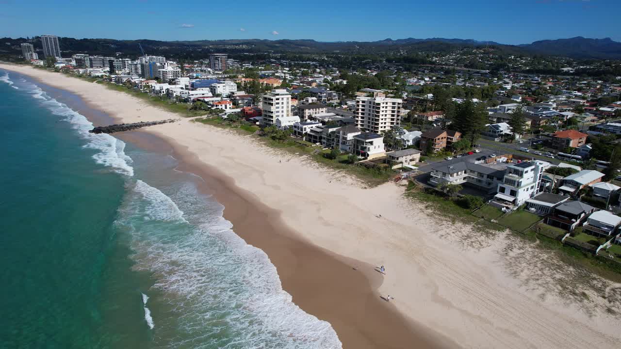 palm beach - gold coast queensland - qld - australia - toma aérea giratoria