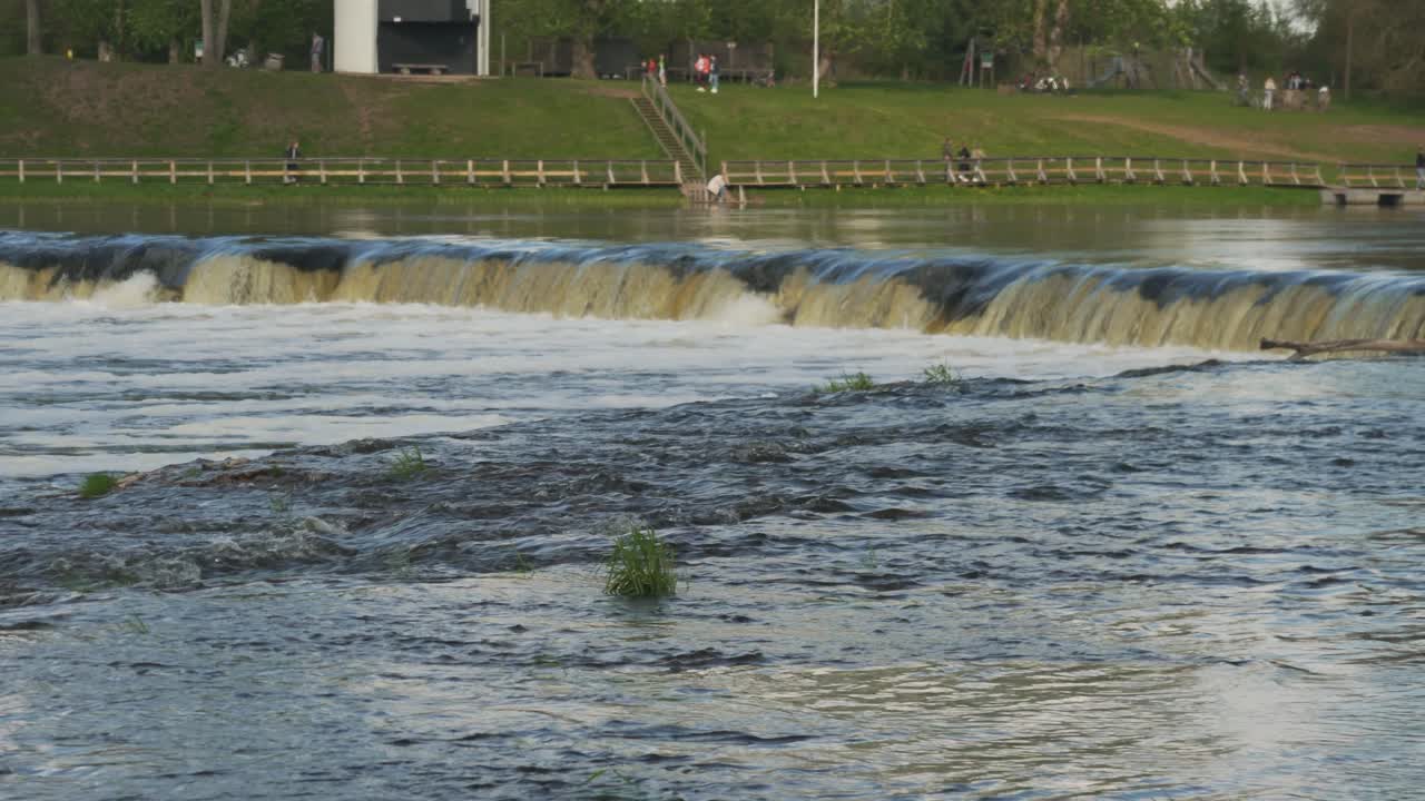 pez volador en la cascada ventas rumba