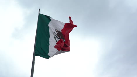 Bandera-Mexicana-En-La-Ciudad-De-Mexico