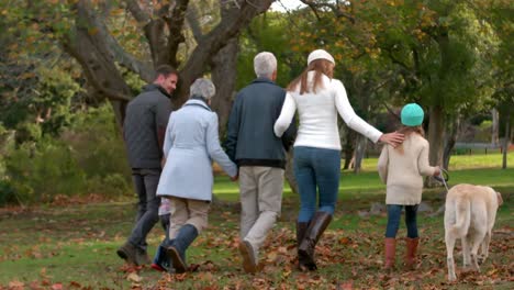 familia feliz divirtiéndose juntos