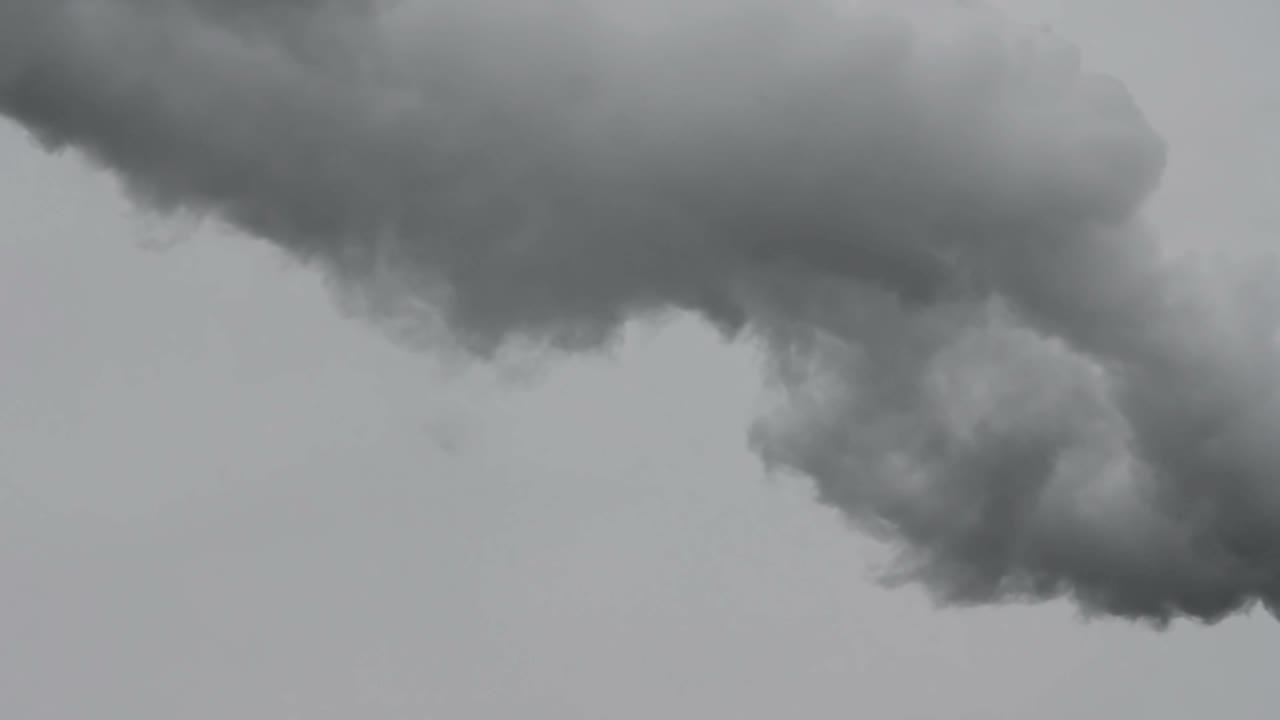 부드러운 연기 배경, 가운 배경에 고립된 연기