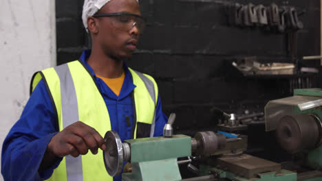 Man-working-in-warehouse-