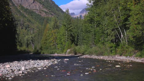 Parque-Nacional-Glaciar-Occidental-Montana,-Vista-De-Prosperador-Y-Montañas-Cerca-De-Finales-De-Septiembre