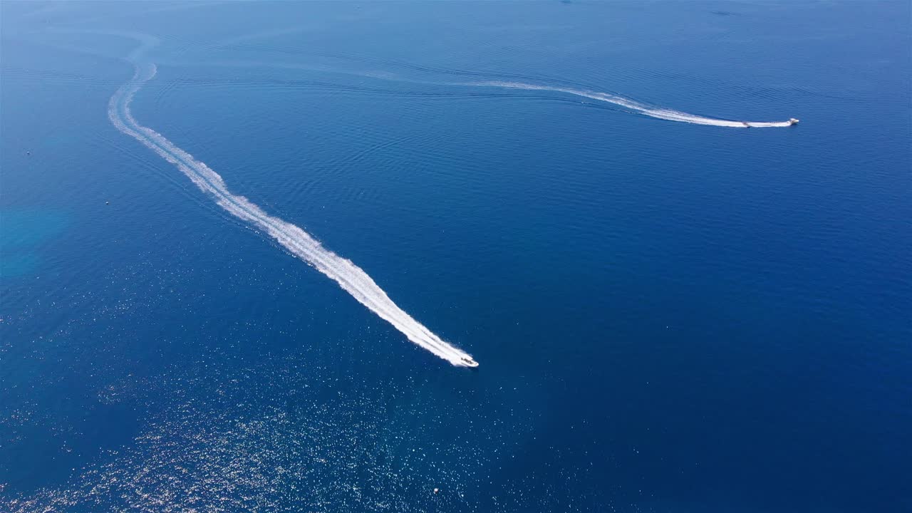 바다에 있는 배들