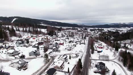 Rural-area-at-winter-time-with-lots-of-homes-surrounded-by-mountains