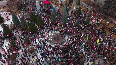 multitud con altavoz saca amplia protesta calgary 12 de febrero de 2022
