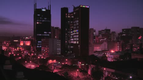 el horizonte de nairobi kenia en la noche 1